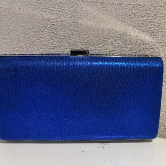 Elegant Blue Crystal Clutch - Picture 4 of 4